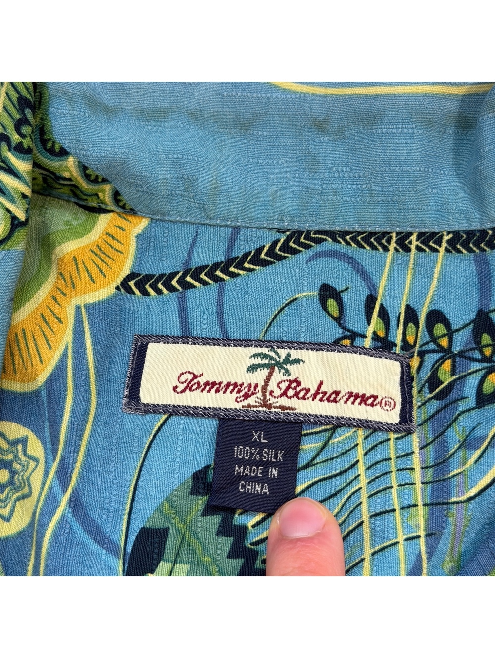 Warning to all collectors of Tommy Bahama shirts - Picture 4 of 8